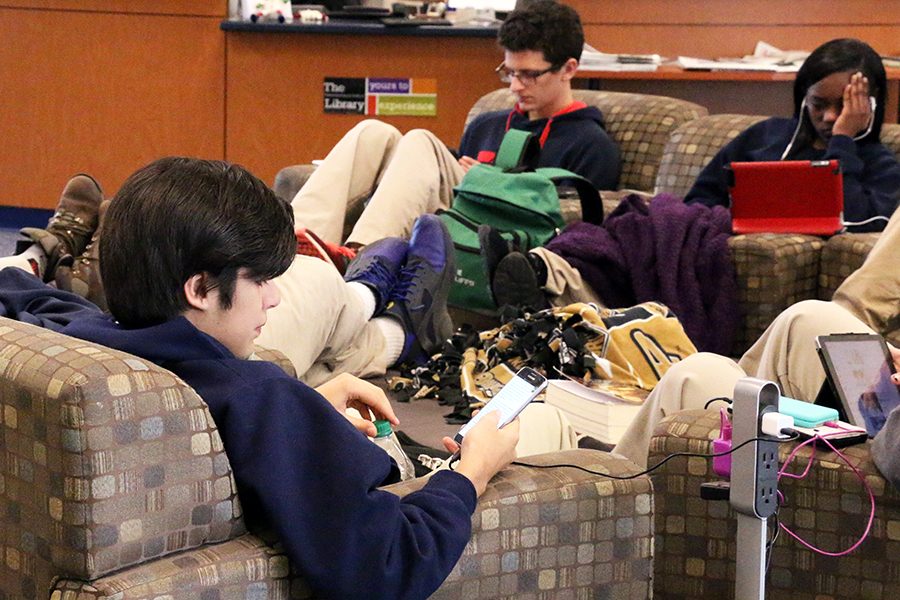 During E period on Nov. 30, students gather study in the library, and place that will be even busier as December finals approach. 