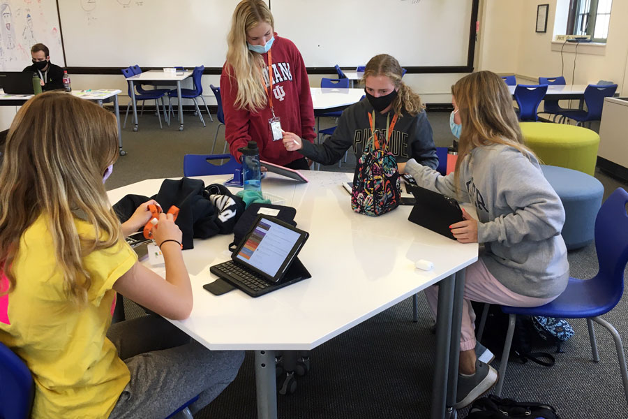 During E period on Sept. 17, math tutors review material in the Learning Commons. 