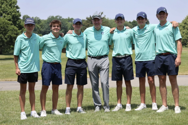 The 2023 Irish Golf team after competing at the Regionals at the The Players Club in Muncie, Indiana.