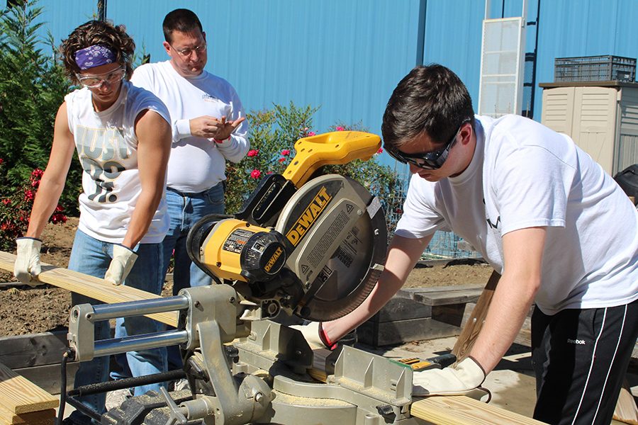 Students participated in last year's fall mission trip. 