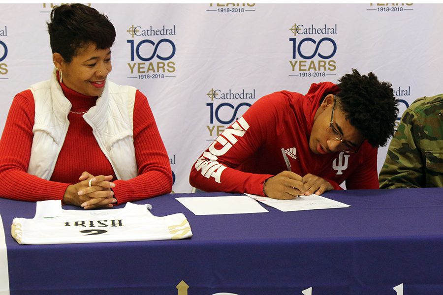 Senior Armaan Franklin signs his national letter of intent to attend Indiana University. 