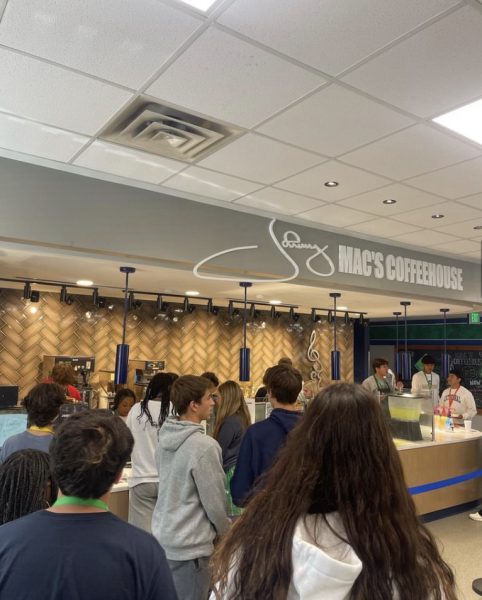 Students wait in line at the Johnny Macs Coffeehouse for a fresh menu. Open Days 1 and 4 of the schedule.
