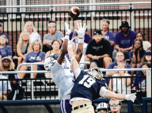 Houston Dinwiddie goes up for the ball with a Ben Davis wide receiver. Dinwiddie recorded an important interception to stop a Ben Davis drive. Dinwiddie said, “It definitely felt good, especially given the circumstances in the moment.”
Photo by Lacey Nix; OhSnapIndy
